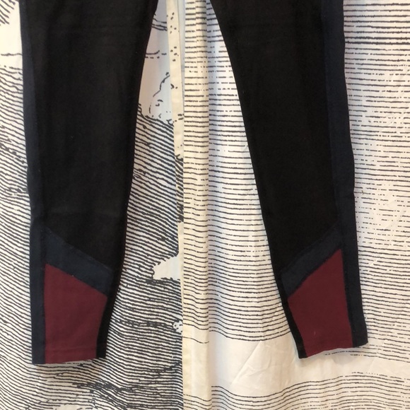 Beyond Yoga Sz. M Pants Black/Maroon/Blue - Picture 3 of 9